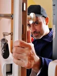 schluesseldienst-berlin-tueroeffnung-falke-sicherheitstechnik-berlin schluesseldienst-berlin-tueroeffnung-falke-sicherheitstechnik-berlin