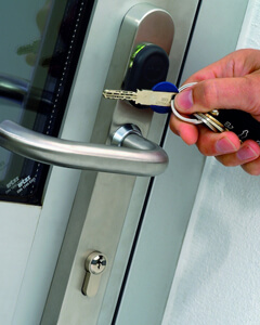 tuersicherung-einbruchsicherung-falke-sicherheitstechnik-berlin tuersicherung-einbruchsicherung-falke-sicherheitstechnik-berlin